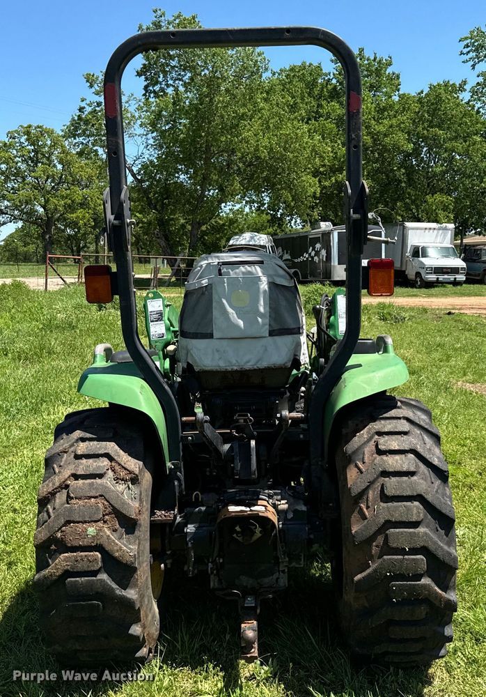 image for item EJ0470 2005 John Deere 3320 MFWD tractor
