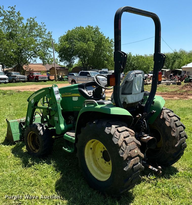 image for item EJ0470 2005 John Deere 3320 MFWD tractor