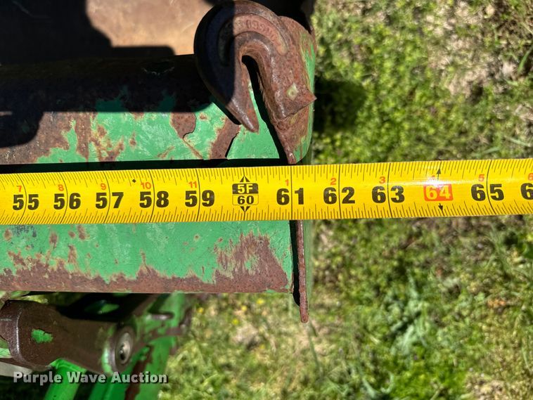 image for item EJ0470 2005 John Deere 3320 MFWD tractor