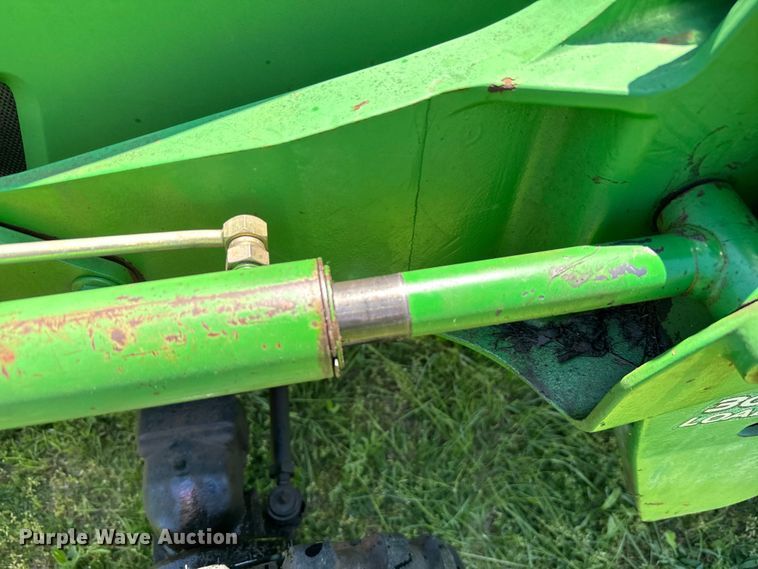image for item EJ0470 2005 John Deere 3320 MFWD tractor