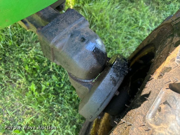 image for item EJ0470 2005 John Deere 3320 MFWD tractor