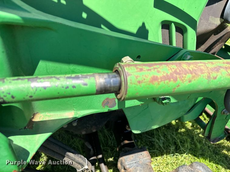 image for item EJ0470 2005 John Deere 3320 MFWD tractor