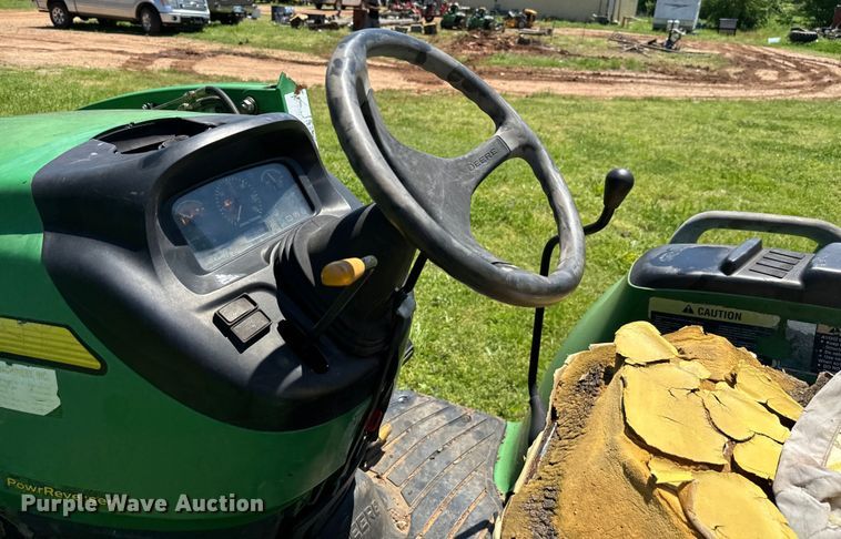 image for item EJ0470 2005 John Deere 3320 MFWD tractor