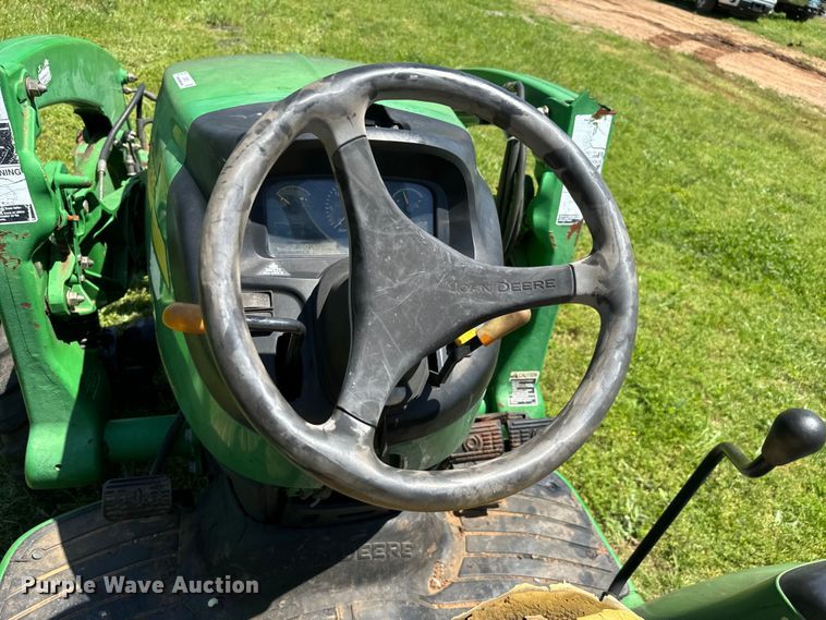 image for item EJ0470 2005 John Deere 3320 MFWD tractor