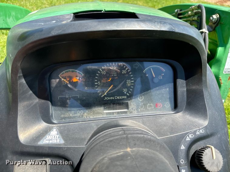 image for item EJ0470 2005 John Deere 3320 MFWD tractor