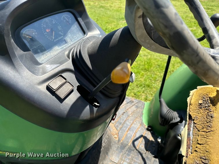 image for item EJ0470 2005 John Deere 3320 MFWD tractor