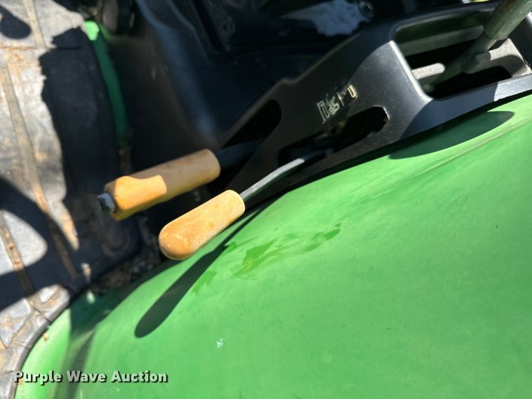 image for item EJ0470 2005 John Deere 3320 MFWD tractor