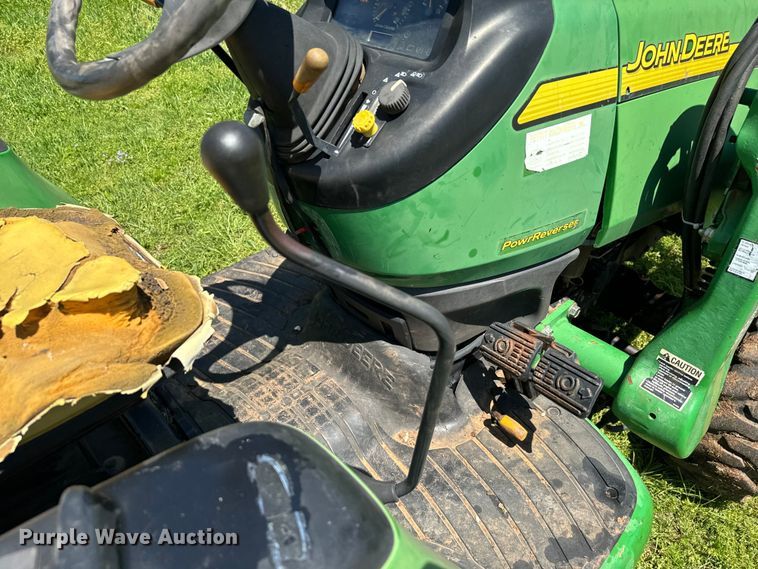 image for item EJ0470 2005 John Deere 3320 MFWD tractor