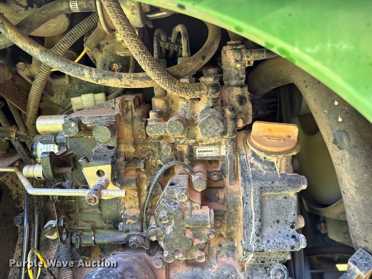 image for item EJ0470 2005 John Deere 3320 MFWD tractor