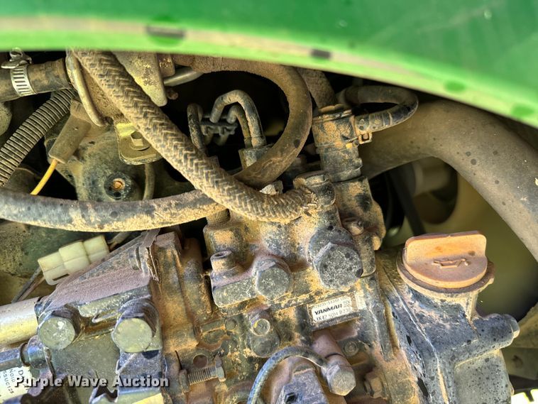 image for item EJ0470 2005 John Deere 3320 MFWD tractor