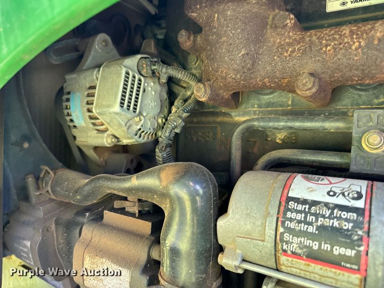 image for item EJ0470 2005 John Deere 3320 MFWD tractor