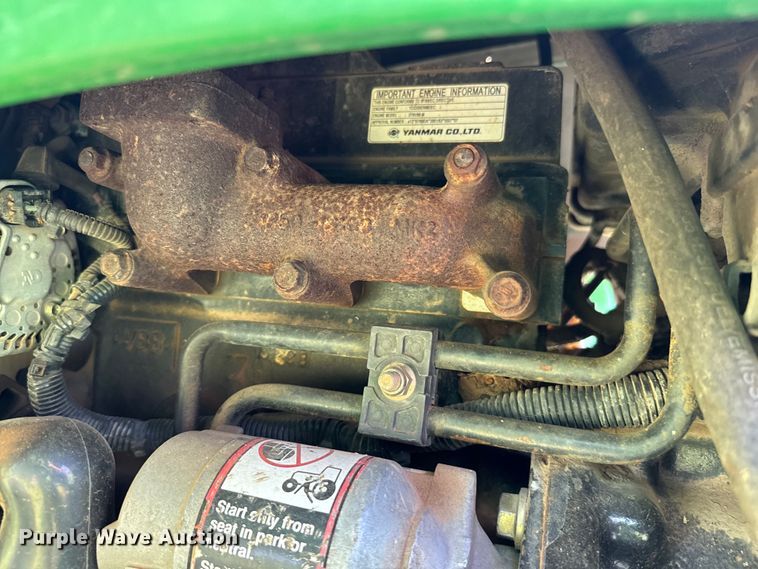 image for item EJ0470 2005 John Deere 3320 MFWD tractor