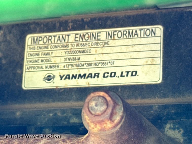 image for item EJ0470 2005 John Deere 3320 MFWD tractor