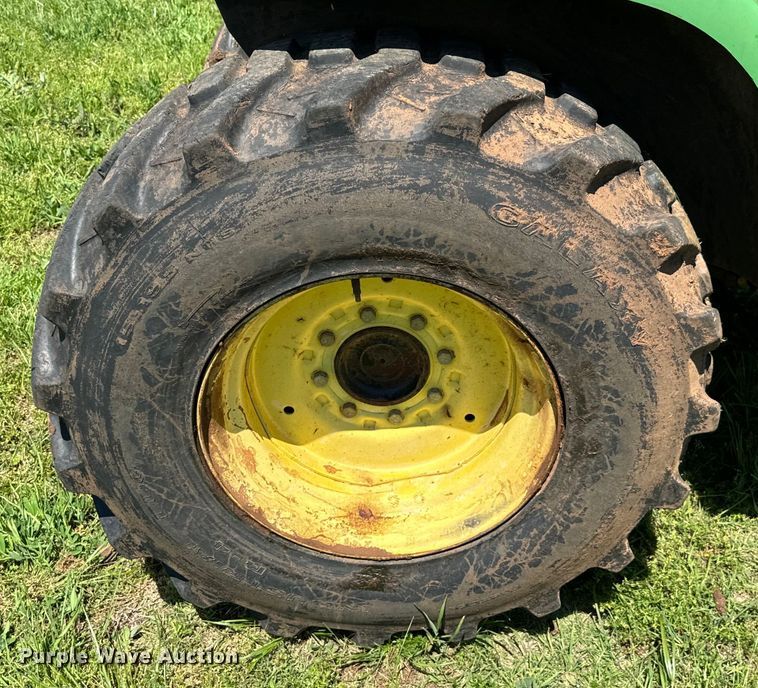 image for item EJ0470 2005 John Deere 3320 MFWD tractor