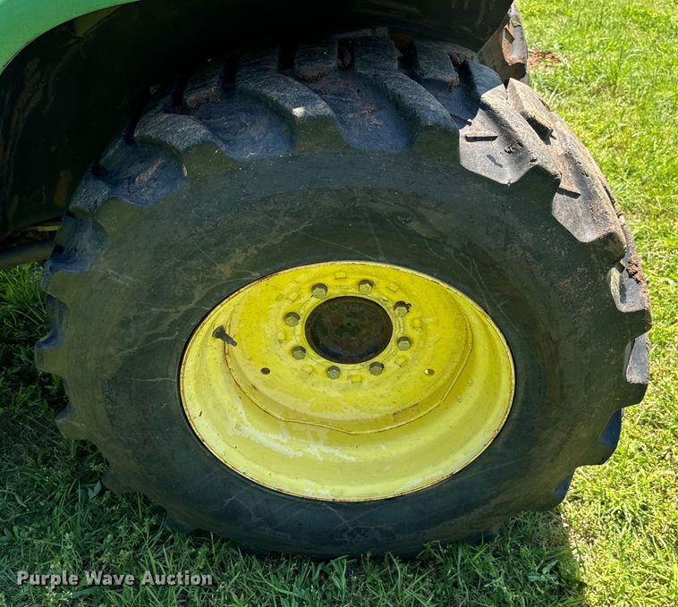 image for item EJ0470 2005 John Deere 3320 MFWD tractor