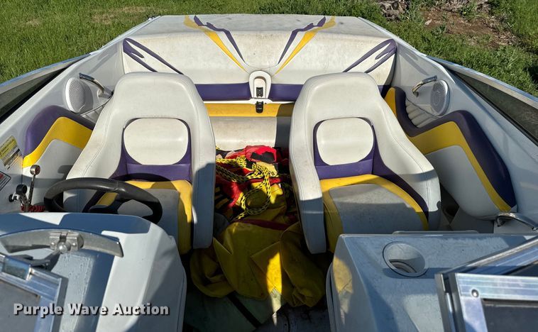 image for item EJ0474 2003 Baja 202 Islander boat