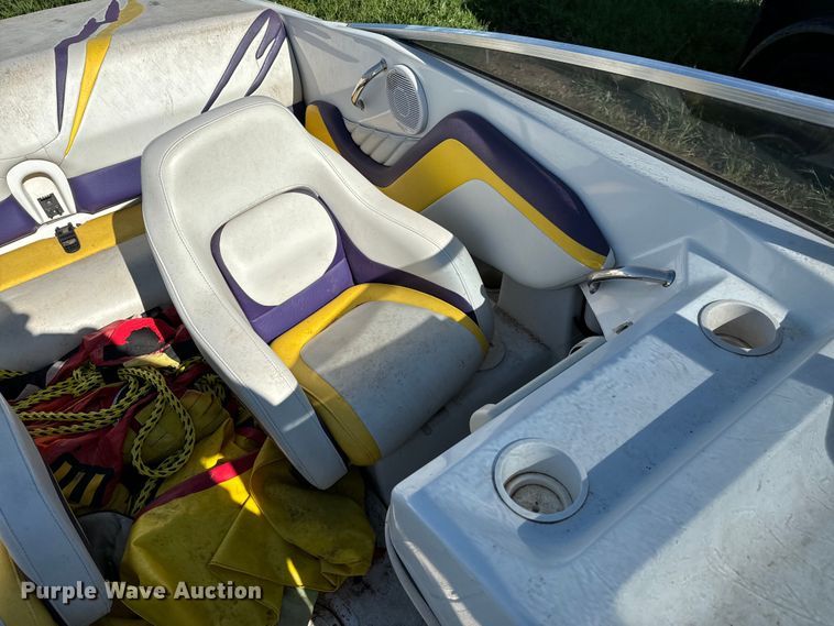 image for item EJ0474 2003 Baja 202 Islander boat