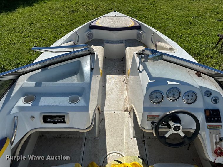 image for item EJ0474 2003 Baja 202 Islander boat