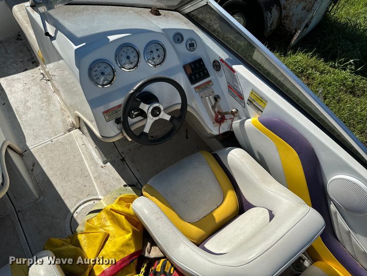 image for item EJ0474 2003 Baja 202 Islander boat