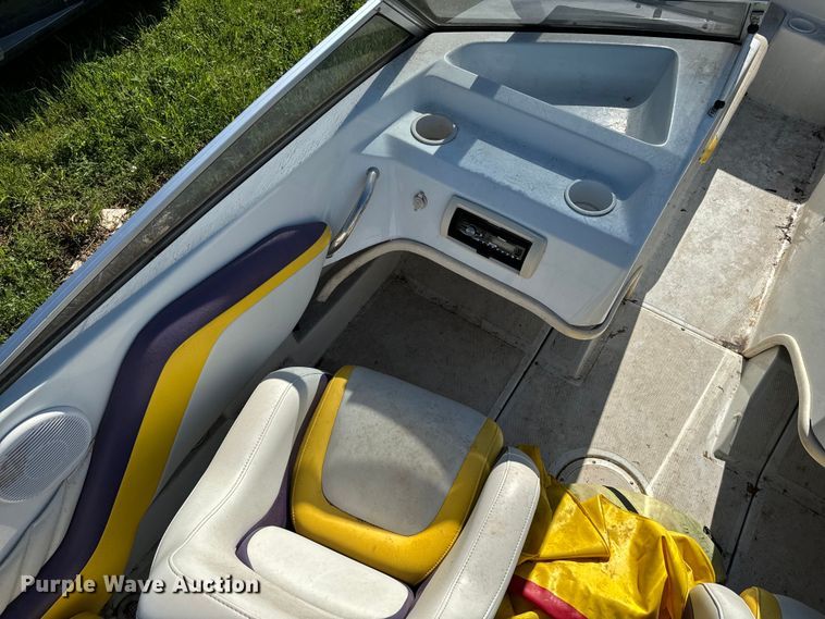 image for item EJ0474 2003 Baja 202 Islander boat