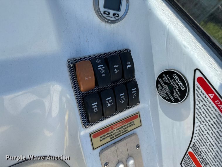 image for item EJ0474 2003 Baja 202 Islander boat