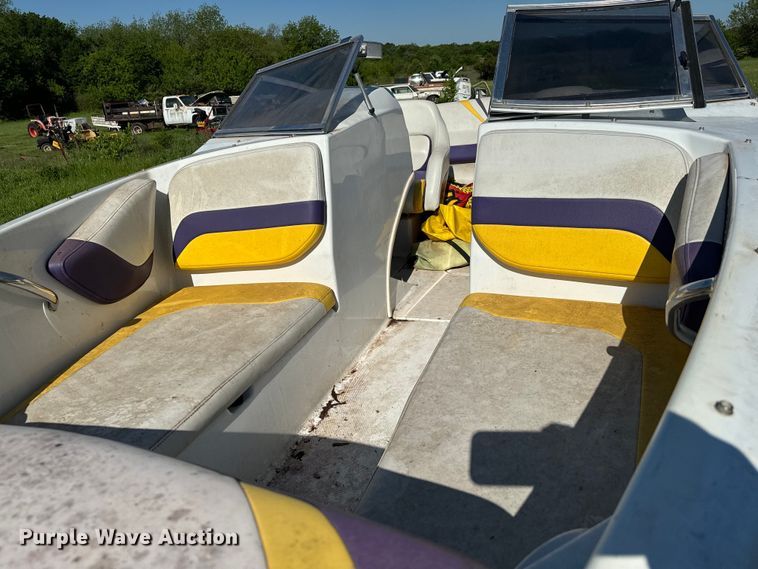 image for item EJ0474 2003 Baja 202 Islander boat