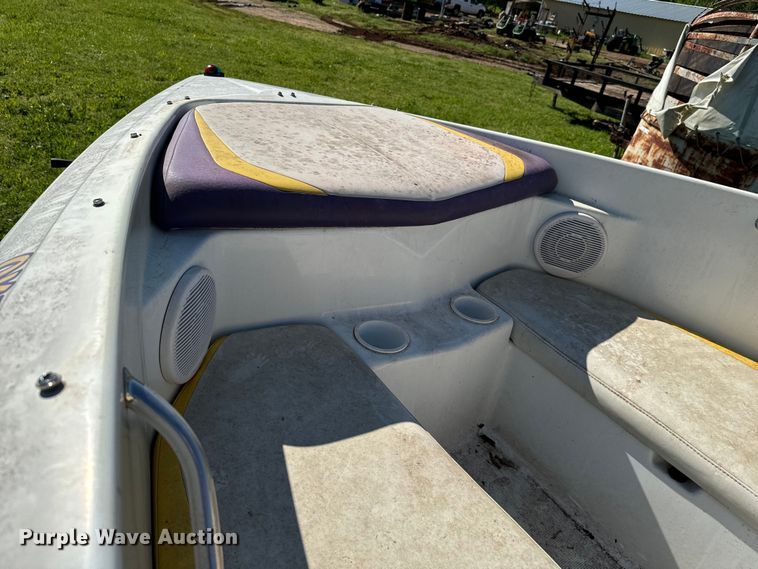 image for item EJ0474 2003 Baja 202 Islander boat