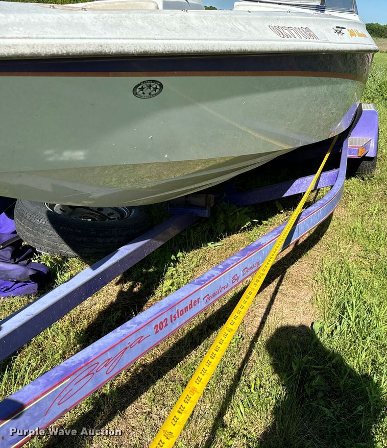 image for item EJ0474 2003 Baja 202 Islander boat