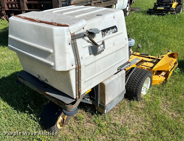 image for item EJ0487 Walker MTGHS ZTR lawn mower