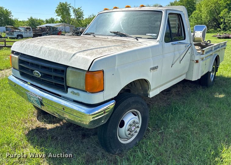 image for item EJ0495 1988 Ford F350 flatbed pickup truck