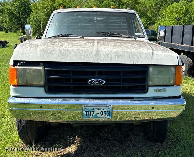 image for item EJ0495 1988 Ford F350 flatbed pickup truck