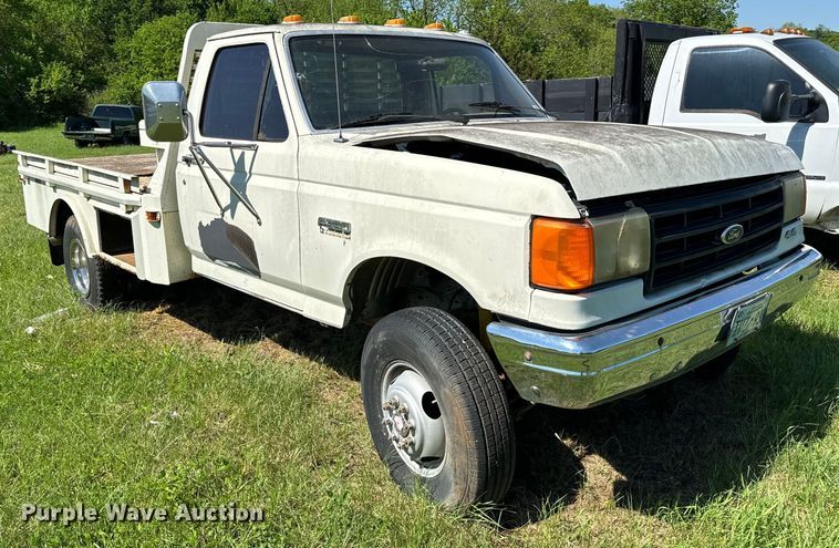 image for item EJ0495 1988 Ford F350 flatbed pickup truck