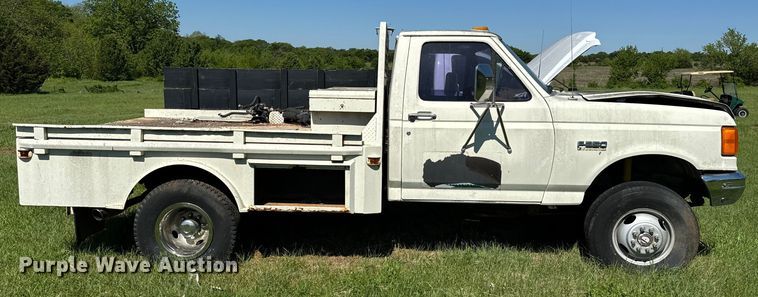 image for item EJ0495 1988 Ford F350 flatbed pickup truck