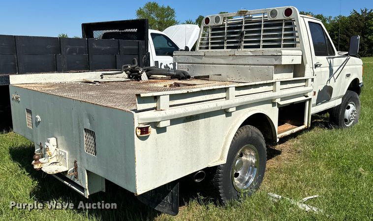 image for item EJ0495 1988 Ford F350 flatbed pickup truck