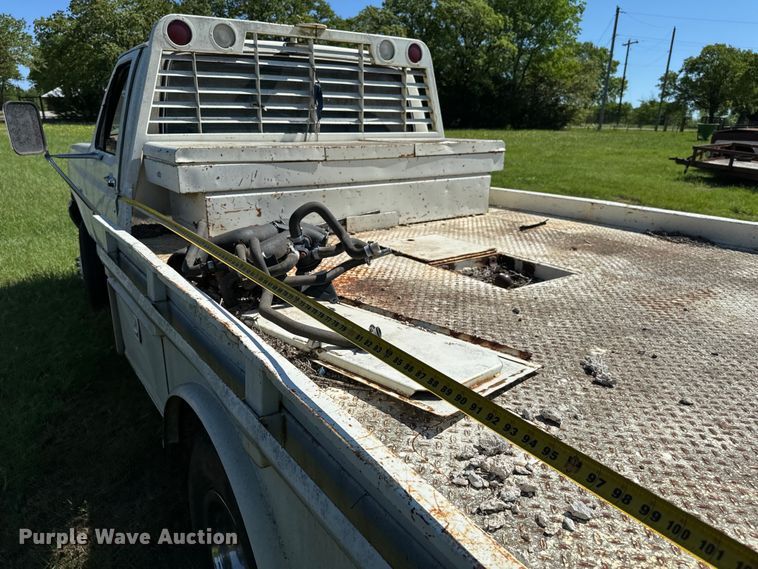 image for item EJ0495 1988 Ford F350 flatbed pickup truck