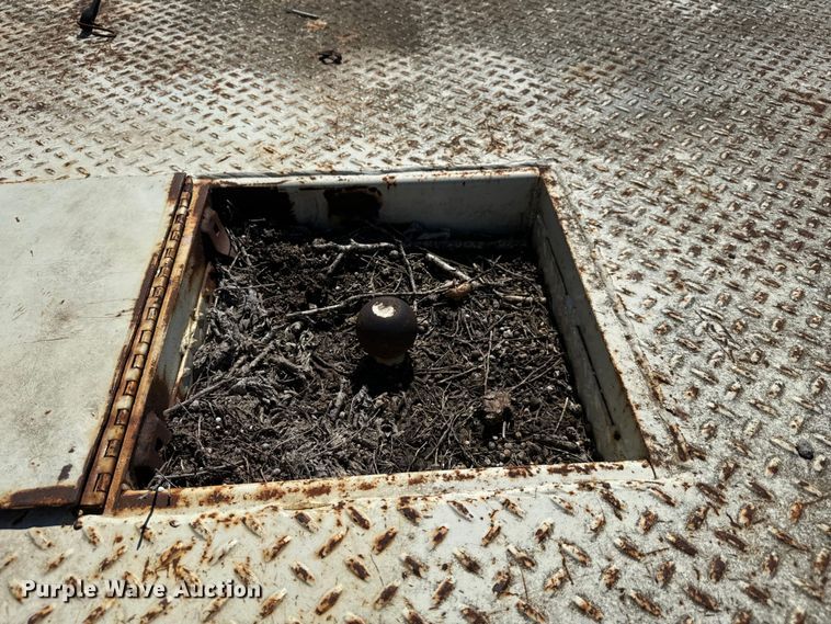 image for item EJ0495 1988 Ford F350 flatbed pickup truck