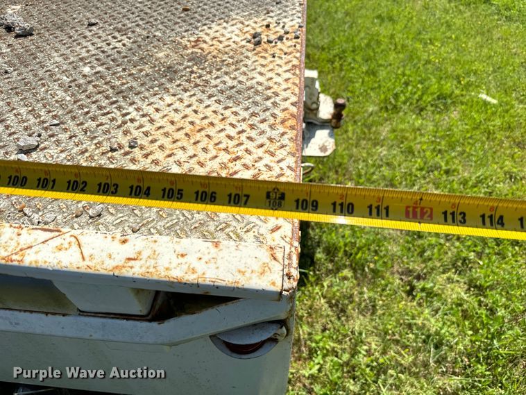 image for item EJ0495 1988 Ford F350 flatbed pickup truck