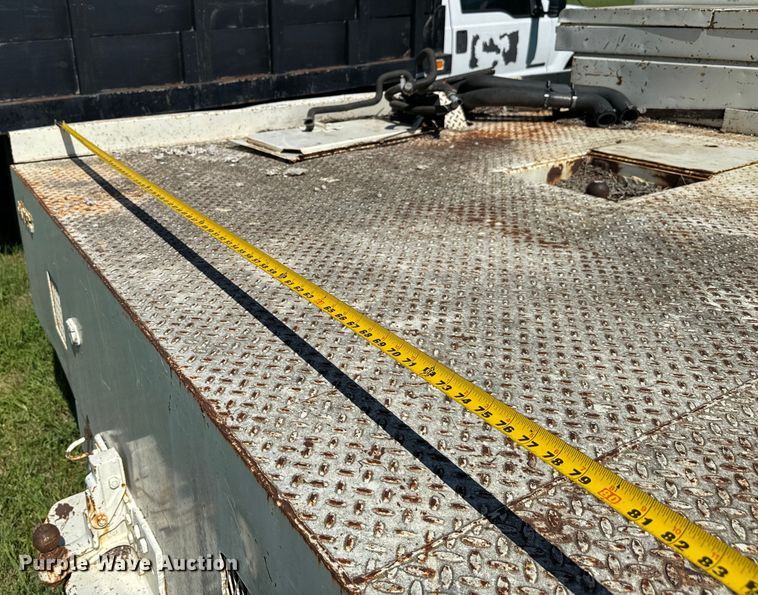 image for item EJ0495 1988 Ford F350 flatbed pickup truck