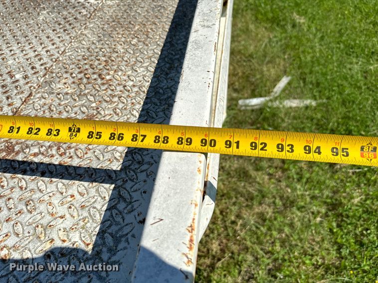 image for item EJ0495 1988 Ford F350 flatbed pickup truck