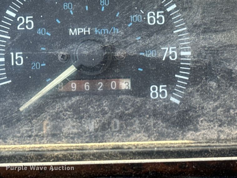 image for item EJ0495 1988 Ford F350 flatbed pickup truck