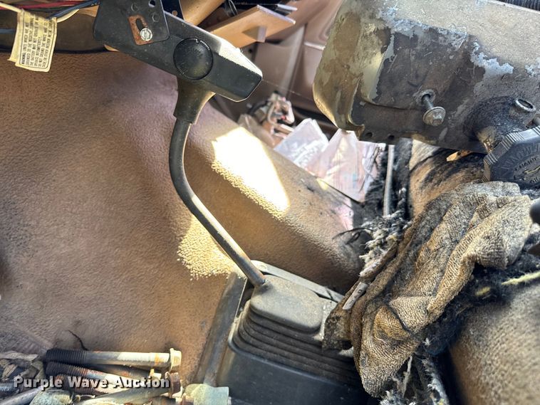 image for item EJ0495 1988 Ford F350 flatbed pickup truck