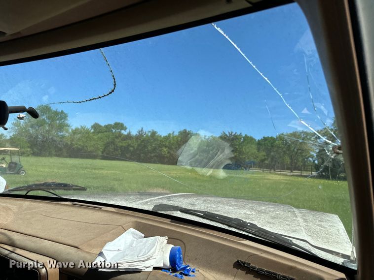 image for item EJ0495 1988 Ford F350 flatbed pickup truck