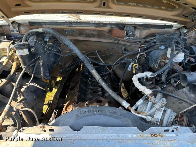 image for item EJ0495 1988 Ford F350 flatbed pickup truck