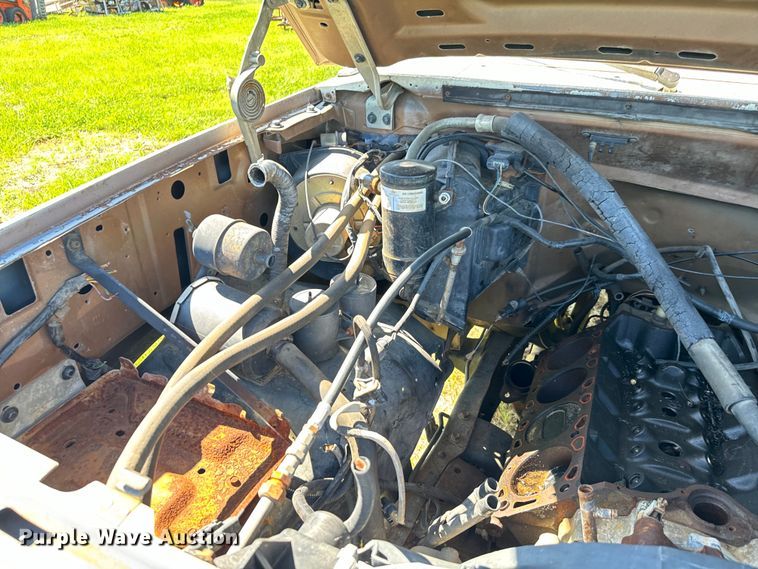 image for item EJ0495 1988 Ford F350 flatbed pickup truck