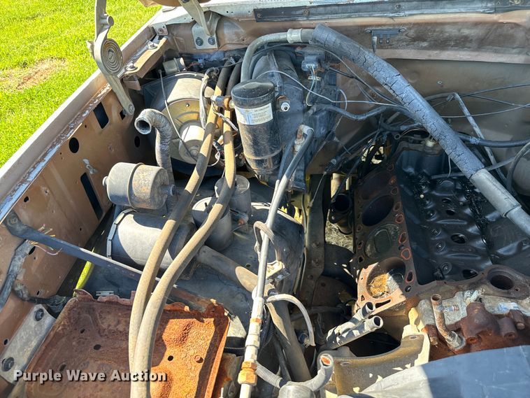 image for item EJ0495 1988 Ford F350 flatbed pickup truck