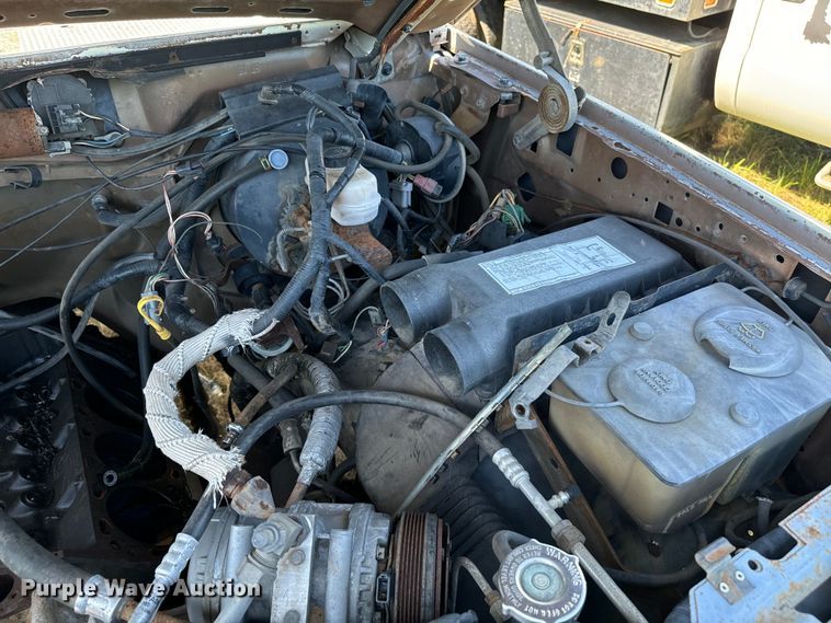 image for item EJ0495 1988 Ford F350 flatbed pickup truck