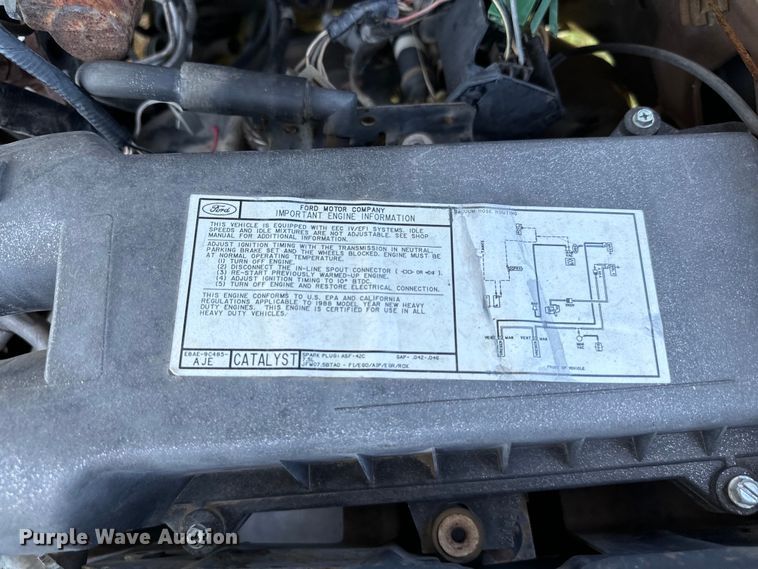 image for item EJ0495 1988 Ford F350 flatbed pickup truck