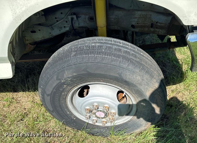 image for item EJ0495 1988 Ford F350 flatbed pickup truck