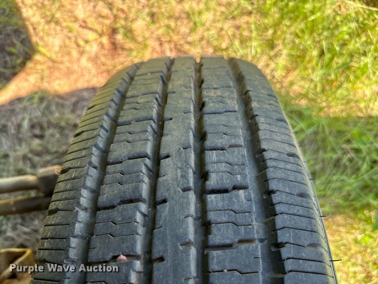 image for item EJ0495 1988 Ford F350 flatbed pickup truck