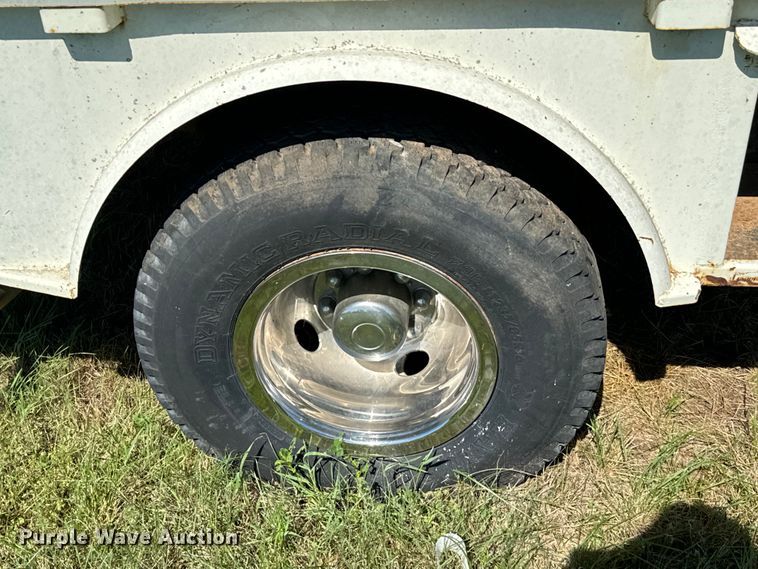 image for item EJ0495 1988 Ford F350 flatbed pickup truck